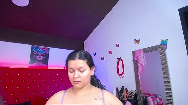 kriss sweetboobs10 online show from November 26, 2025, 12:06 pm