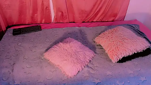 Snapshot of Mariana-ofc chatting on November 12, 2025, 11:10 am Mariana-ofc online show from November 12, 2025, 11:10 am