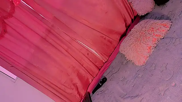 Snapshot of Mariana-ofc chatting on November 21, 2025, 12:15 pm Mariana-ofc online show from November 21, 2025, 12:15 pm