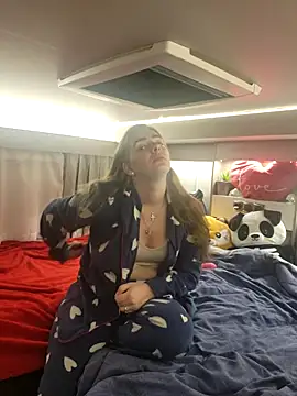 Snapshot of Amesthyst_destiny chatting on October 17, 2025, 2:26 am Amesthyst destiny online show from October 17, 2025, 2:26 am