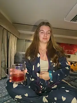 Snapshot of Amesthyst_destiny chatting on October 19, 2025, 1:28 am Amesthyst destiny online show from October 19, 2025, 1:28 am