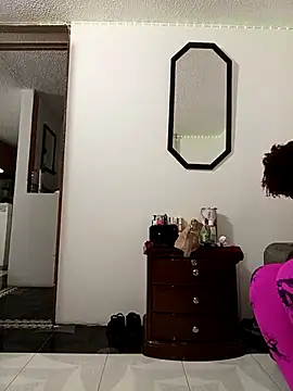 Snapshot of LEIDY_LORENA chatting on November 12, 2025, 4:13 am LEIDY LORENA online show from November 12, 2025, 4:13 am