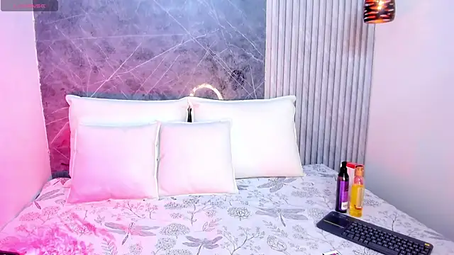 Snapshot of MiaScott5 chatting on March 20, 2025, 8:08 pm MiaScott5 online show from March 20, 2025, 8:08 pm