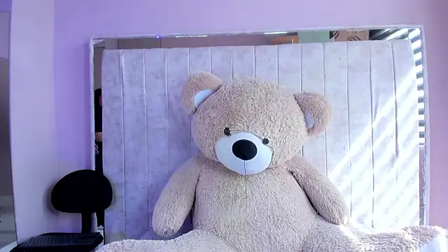 Alice 26  online show from February 25, 2026, 2:05 pm