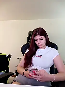 MeCherryy online show from April 27, 2026, 12:36 pm