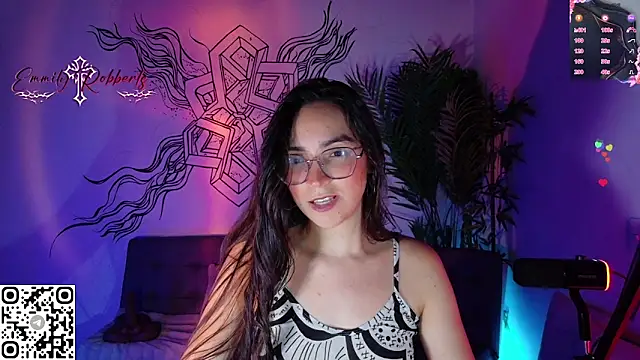 Snapshot of Emmi_Roberts chatting on May 8, 2026, 3:23 am Emmi Roberts online show from May 8, 2026, 3:23 am