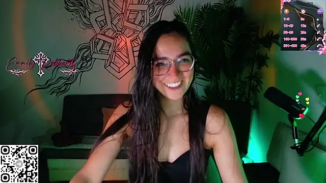 Snapshot of Emmi_Roberts chatting on May 12, 2026, 11:57 pm Emmi Roberts online show from May 12, 2026, 11:57 pm