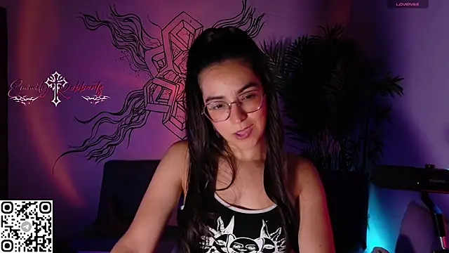 Snapshot of Emmi_Roberts chatting on May 19, 2026, 1:00 am Emmi Roberts online show from May 19, 2026, 1:00 am
