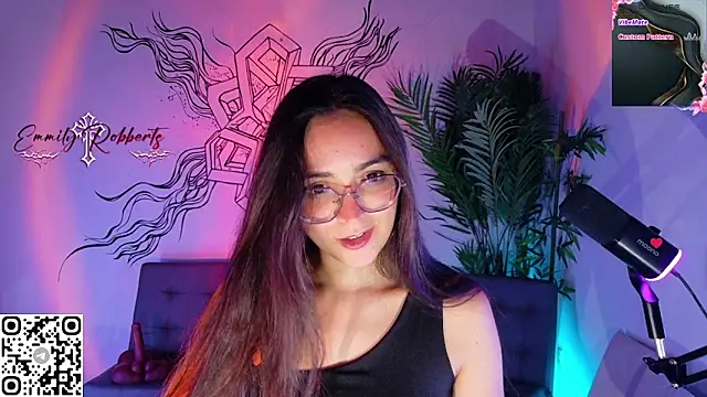 Snapshot of Emmi_Roberts chatting on May 28, 2026, 12:08 am Emmi Roberts online show from May 28, 2026, 12:08 am