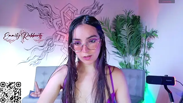 Snapshot of Emmi_Roberts chatting on May 30, 2026, 10:29 pm Emmi Roberts online show from May 30, 2026, 10:29 pm