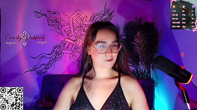 Snapshot of Emmi_Roberts chatting on June 4, 2026, 3:12 am Emmi Roberts online show from June 4, 2026, 3:12 am
