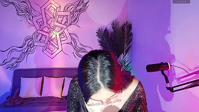 Snapshot of Emmi_Roberts chatting on June 23, 2026, 12:52 am Emmi Roberts online show from June 23, 2026, 12:52 am