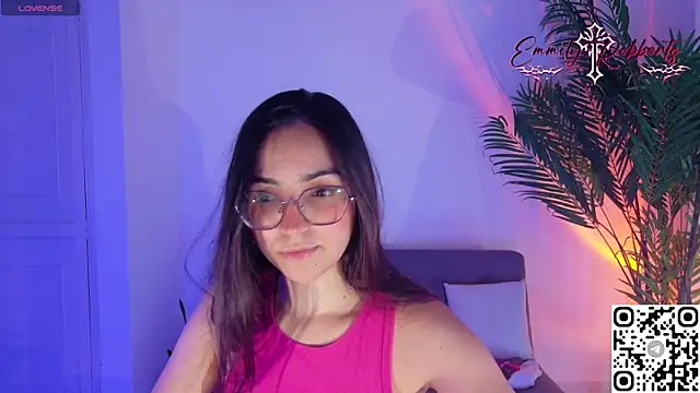 Snapshot of Emmi_Roberts chatting on July 5, 2026, 10:39 pm Emmi Roberts online show from July 5, 2026, 10:39 pm
