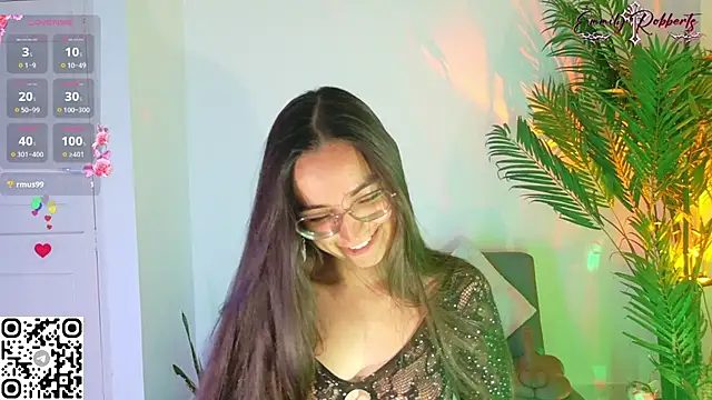 Snapshot of Emmi_Roberts chatting on July 14, 2026, 10:48 pm Emmi Roberts online show from July 14, 2026, 10:48 pm