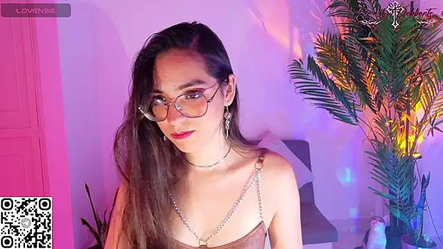 Snapshot of Emmi_Roberts chatting on July 15, 2026, 9:42 pm Emmi Roberts online show from July 15, 2026, 9:42 pm
