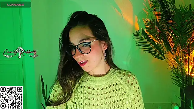 Snapshot of Emmi_Roberts chatting on July 23, 2026, 10:19 pm Emmi Roberts online show from July 23, 2026, 10:19 pm
