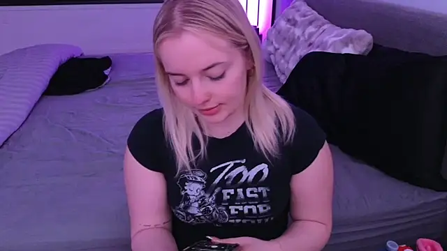 Snapshot of margot_robbie7 chatting on May 15, 2026, 2:18 am margot robbie7 online show from May 15, 2026, 2:18 am