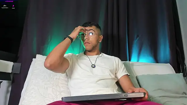 Colstorw  online show from December 5, 2025, 10:24 am