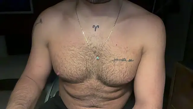 Snapshot of TopRaw3 chatting on December 15, 2025, 8:18 am TopRaw3 online show from December 15, 2025, 8:18 am