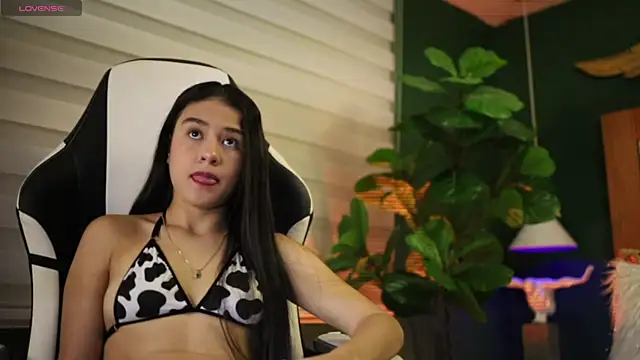 Snapshot of Danaa_Rouse chatting on October 21, 2025, 8:53 pm Danaa Rouse online show from October 21, 2025, 8:53 pm