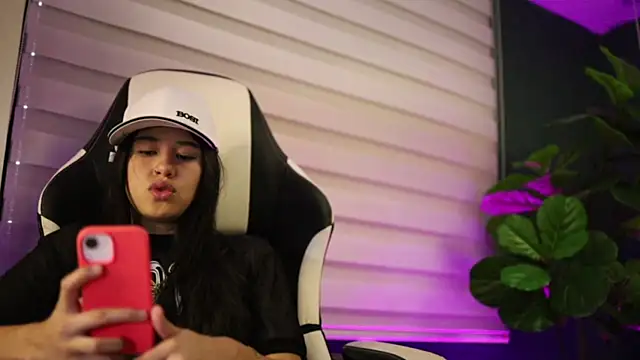 Snapshot of Danaa_Rouse chatting on October 31, 2025, 9:27 pm Danaa Rouse online show from October 31, 2025, 9:27 pm