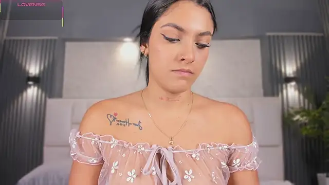 SarayCortess online show from April 30, 2026, 7:42 pm