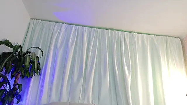 Snapshot of YuliethPetite chatting on July 17, 2026, 12:34 pm YuliethPetite online show from July 17, 2026, 12:34 pm