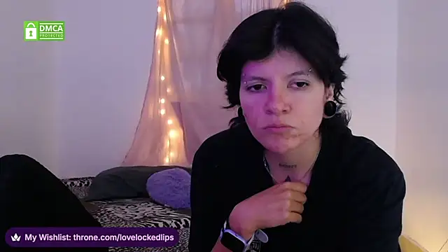 lovelockedlips online show from February 22, 2026, 6:50 pm