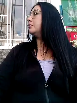 Snapshot of melisamoon_ chatting on March 17, 2025, 9:45 pm melisamoon online show from March 17, 2025, 9:45 pm