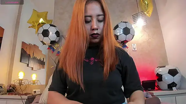 Snapshot of kailinmoonx chatting on June 13, 2026, 12:58 pm kailinmoonx online show from June 13, 2026, 12:58 pm