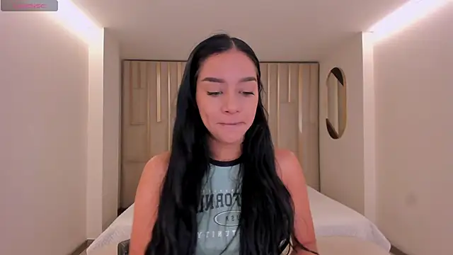 AmaliaCrus online show from April 23, 2026, 8:11 pm