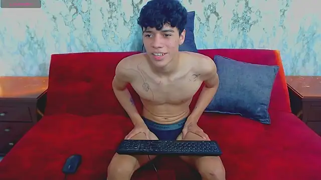 Snapshot of SinfulkingX chatting on March 23, 2025, 3:32 am SinfulkingX online show from March 23, 2025, 3:32 am