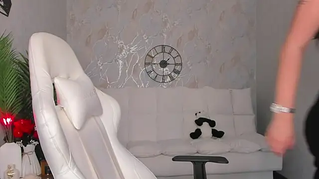 babyisperfect online show from October 21, 2025, 3:29 am