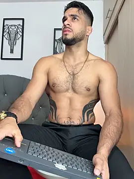 Snapshot of Maximiliano_ford chatting on October 5, 2025, 10:35 am Maximiliano ford online show from October 5, 2025, 10:35 am