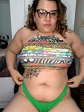 Snapshot of veludolunar chatting on October 8, 2025, 10:07 pm veludolunar online show from October 8, 2025, 10:07 pm