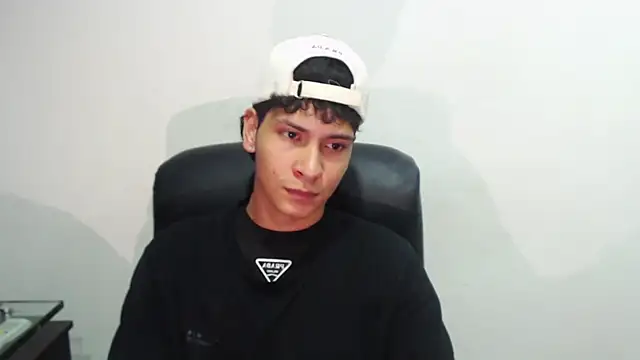 Snapshot of Jhojan_twink chatting on March 19, 2025, 11:03 pm Jhojan twink online show from March 19, 2025, 11:03 pm