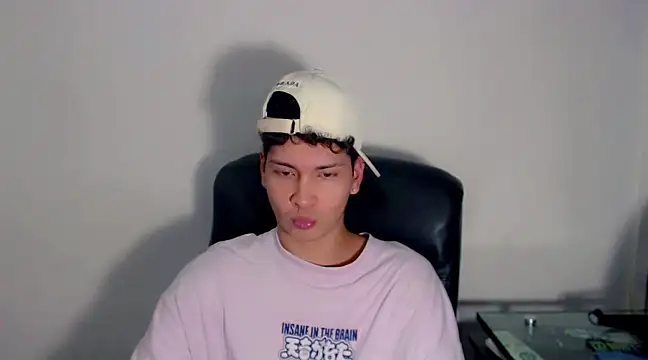 Snapshot of Jhojan_twink chatting on March 22, 2025, 4:04 pm Jhojan twink online show from March 22, 2025, 4:04 pm