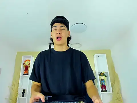 Snapshot of Jhojan_twink chatting on September 22, 2025, 11:23 am Jhojan twink online show from September 22, 2025, 11:23 am