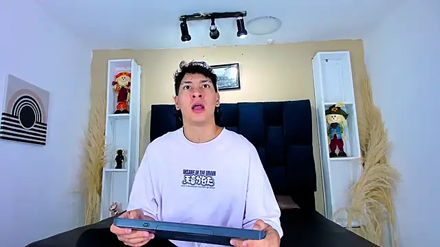 Snapshot of Jhojan_twink chatting on September 23, 2025, 11:35 am Jhojan twink online show from September 23, 2025, 11:35 am