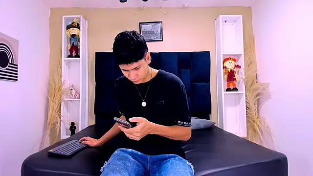 Snapshot of Jhojan_twink chatting on October 17, 2025, 12:52 pm Jhojan twink online show from October 17, 2025, 12:52 pm