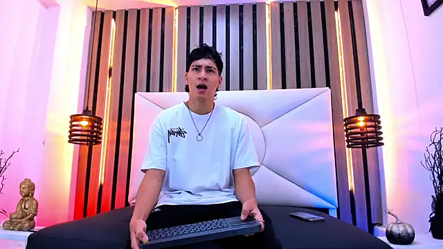 Snapshot of Jhojan_twink chatting on October 25, 2025, 12:13 pm Jhojan twink online show from October 25, 2025, 12:13 pm