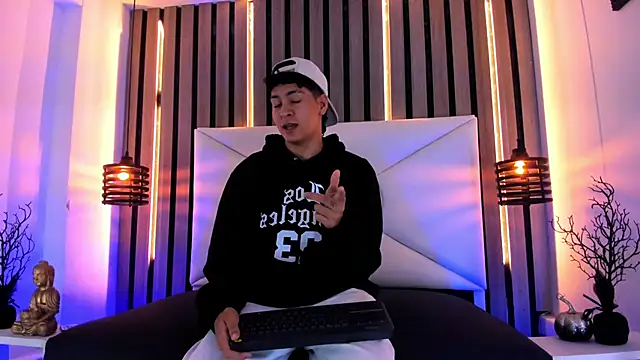 Snapshot of Jhojan_twink chatting on October 29, 2025, 11:45 am Jhojan twink online show from October 29, 2025, 11:45 am