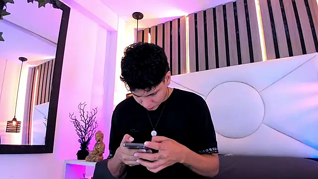 Snapshot of Jhojan_twink chatting on November 4, 2025, 7:13 pm Jhojan twink online show from November 4, 2025, 7:13 pm