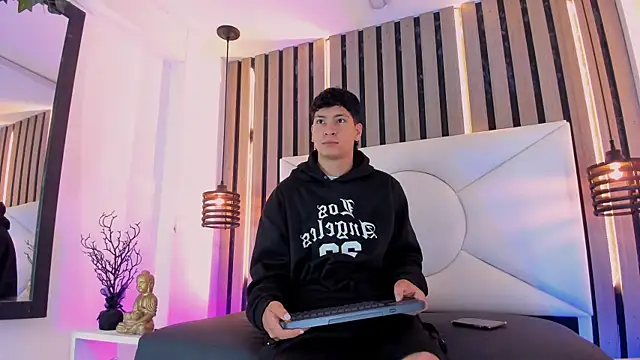 Snapshot of Jhojan_twink chatting on November 5, 2025, 12:16 pm Jhojan twink online show from November 5, 2025, 12:16 pm