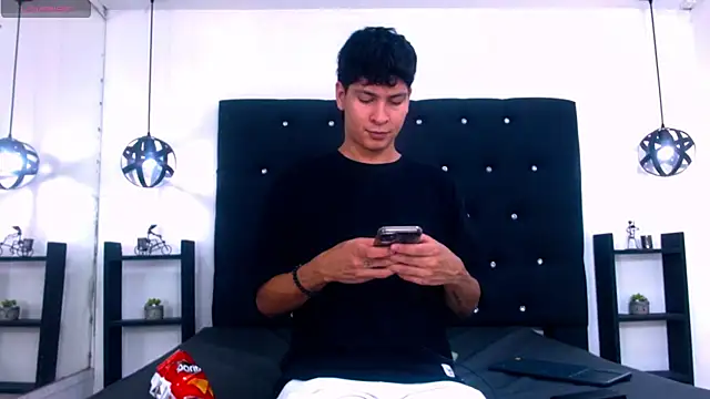 Snapshot of Jhojan_twink chatting on November 18, 2025, 4:17 am Jhojan twink online show from November 18, 2025, 4:17 am