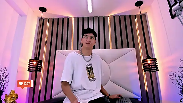 Snapshot of Jhojan_twink chatting on November 19, 2025, 1:11 pm Jhojan twink online show from November 19, 2025, 1:11 pm