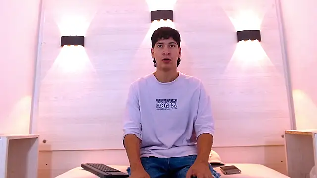 Snapshot of Jhojan_twink chatting on November 27, 2025, 12:18 pm Jhojan twink online show from November 27, 2025, 12:18 pm