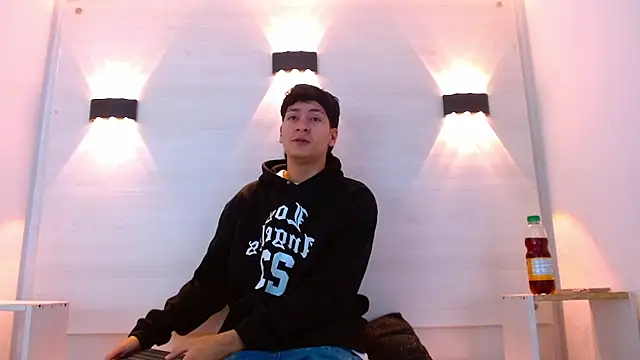 Snapshot of Jhojan_twink chatting on December 2, 2025, 12:43 pm Jhojan twink online show from December 2, 2025, 12:43 pm