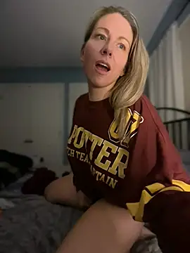 LittleMsMILF online show from March 6, 2026, 4:53 am