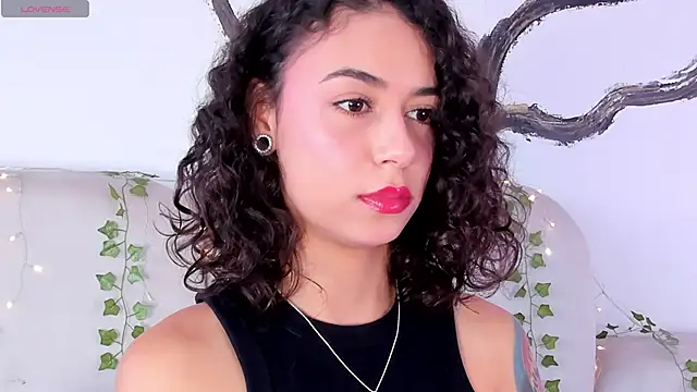 Snapshot of AliceStevens_ chatting on October 21, 2025, 1:23 pm AliceStevens online show from October 21, 2025, 1:23 pm